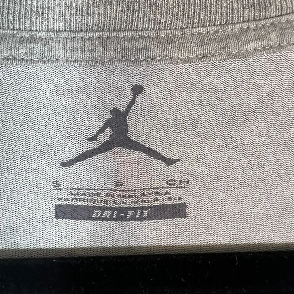 Jordan Shirt Mens Small Gray Fly Jumpman Logo Crewneck T-Shirt Comfort‎